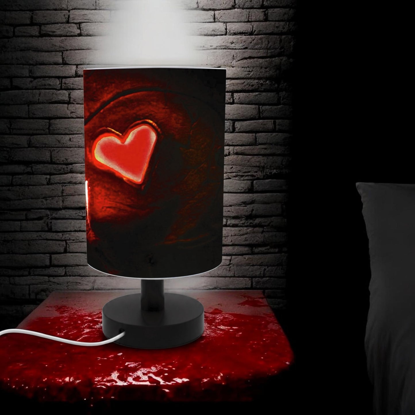 Heart Eyes Table Lamp